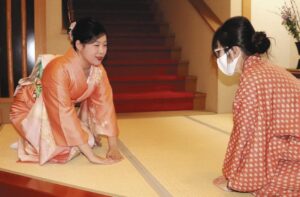 加賀の家より新妓のお披露目をさせていただきました。|安城芸妓組合|安城芸妓文化振興会|笑美会(えびすかい) |安城芸者.芸子.芸姑.接待・お遊びのお座敷を伝統文化のお遊びで盛り上げます。